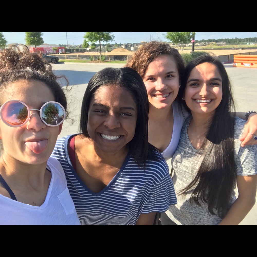 Meet your Posher, Alexis